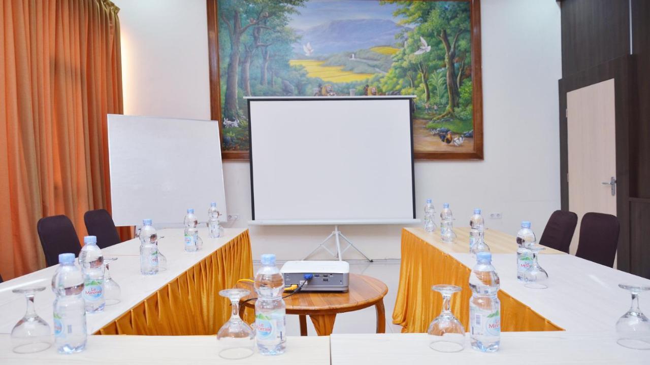 Gaia Asri Hotel Pamanukan Hilir Екстериор снимка